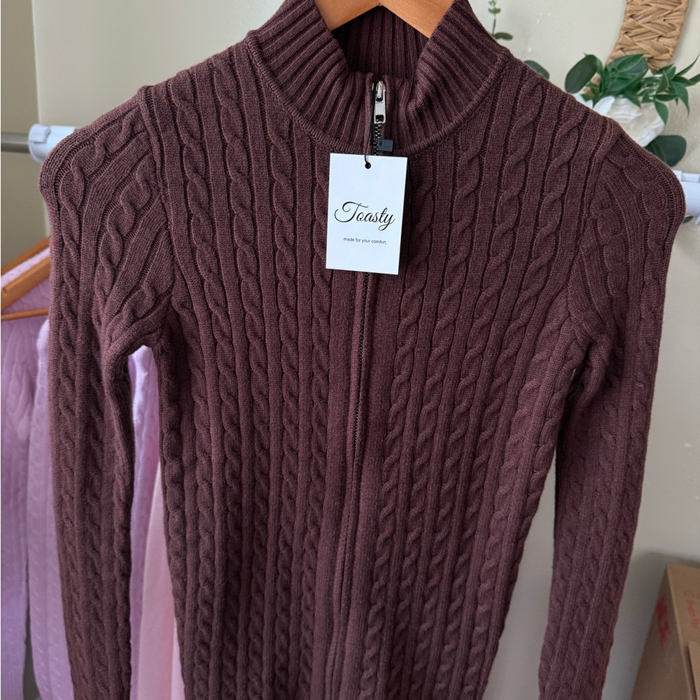 Women's Cable Knit Sweater - Brown